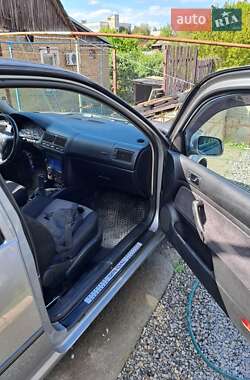 Хэтчбек Volkswagen Golf 2002 в 