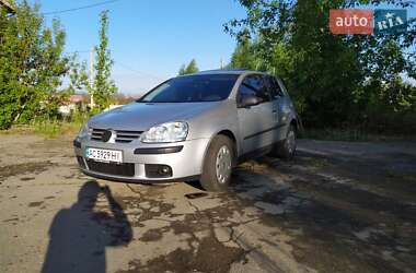 Хетчбек Volkswagen Golf 2005 в Сарнах