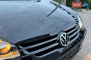 Хэтчбек Volkswagen Golf 2009 в 