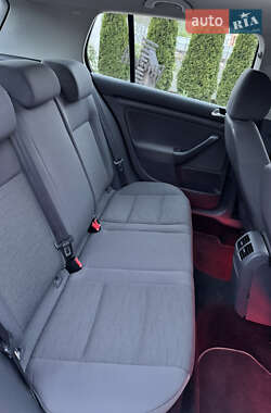 Хэтчбек Volkswagen Golf 2009 в 