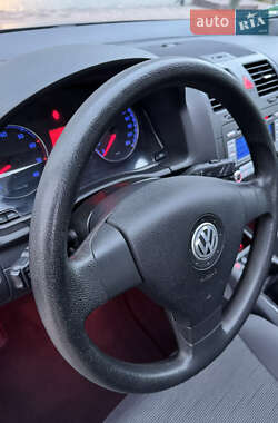 Хэтчбек Volkswagen Golf 2009 в 