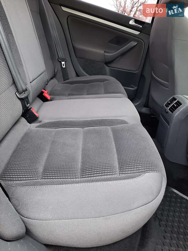 Універсал Volkswagen Golf 2009 в Харкові