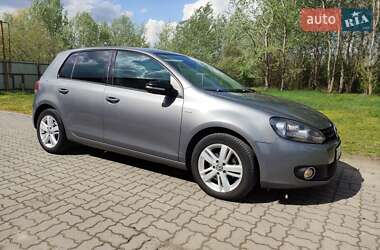 Хетчбек Volkswagen Golf 2012 в 