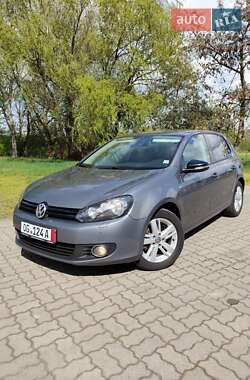 Хетчбек Volkswagen Golf 2012 в 