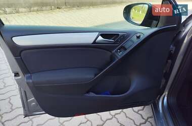 Хетчбек Volkswagen Golf 2012 в 