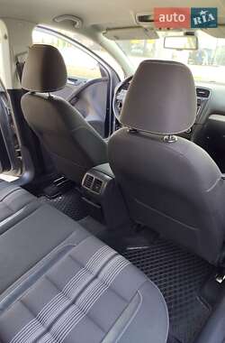 Хетчбек Volkswagen Golf 2012 в 