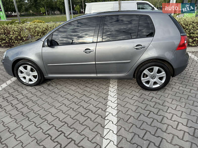 Хетчбек Volkswagen Golf 2007 в 