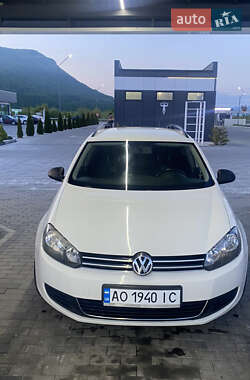 Универсал Volkswagen Golf 2010 в Хусте