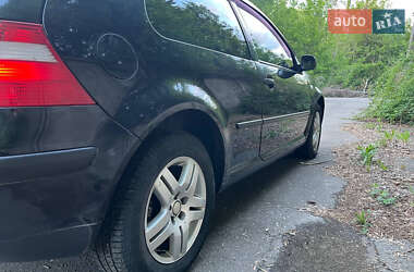 Хетчбек Volkswagen Golf 2002 в 