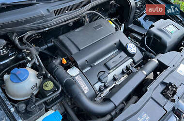Хетчбек Volkswagen Golf 2002 в 