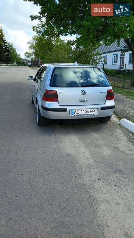 Хэтчбек Volkswagen Golf 2002 в Луцке