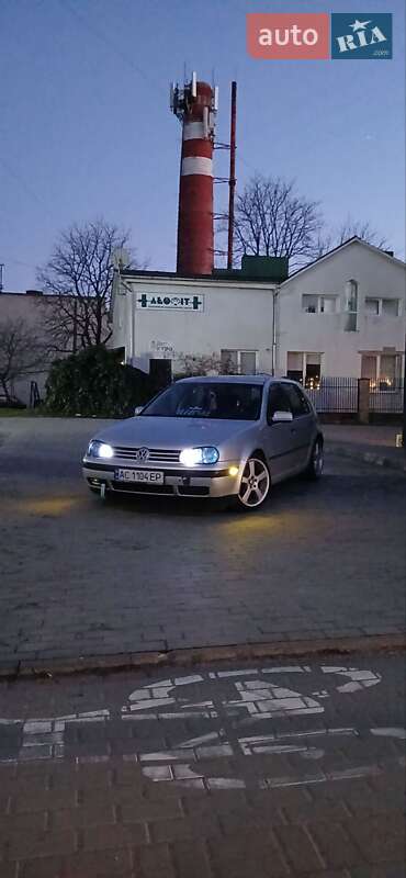 Хэтчбек Volkswagen Golf 2002 в Луцке