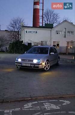 Хэтчбек Volkswagen Golf 2002 в 