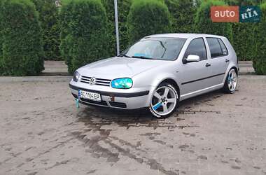 Хэтчбек Volkswagen Golf 2002 в 