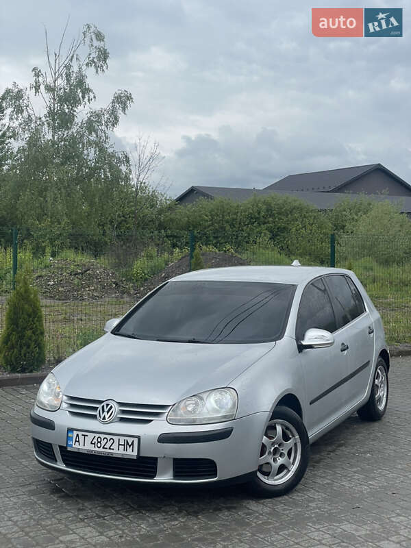 Хэтчбек Volkswagen Golf 2005 в Надворной