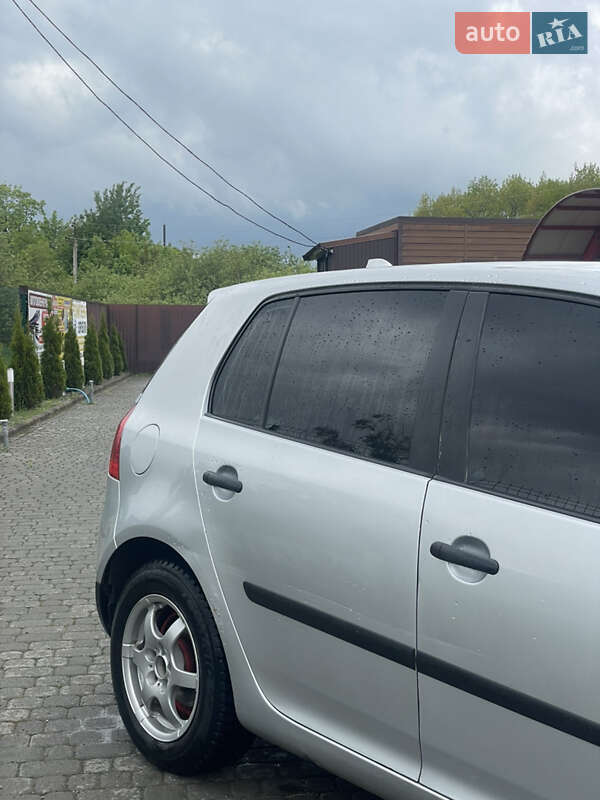 Хэтчбек Volkswagen Golf 2005 в Надворной