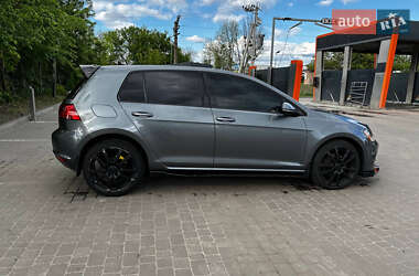 Хетчбек Volkswagen Golf 2015 в 