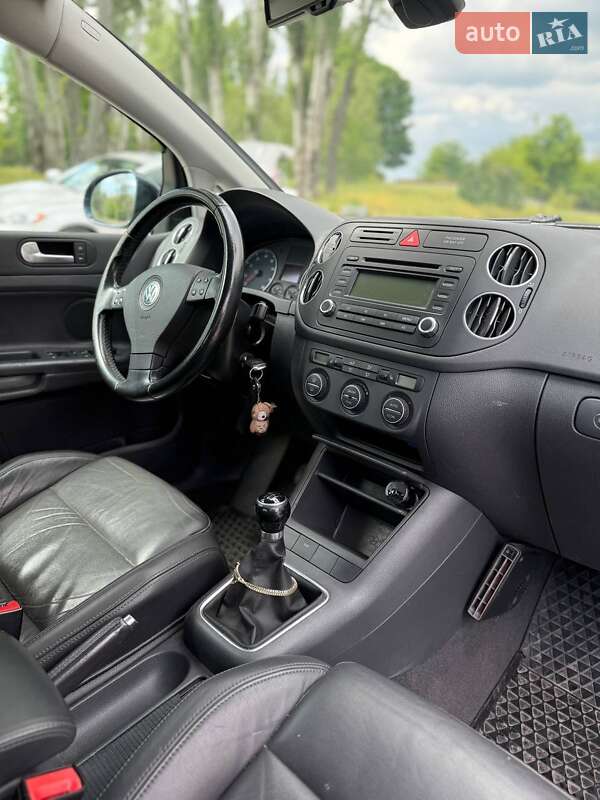 Хетчбек Volkswagen Golf 2005 в Запоріжжі