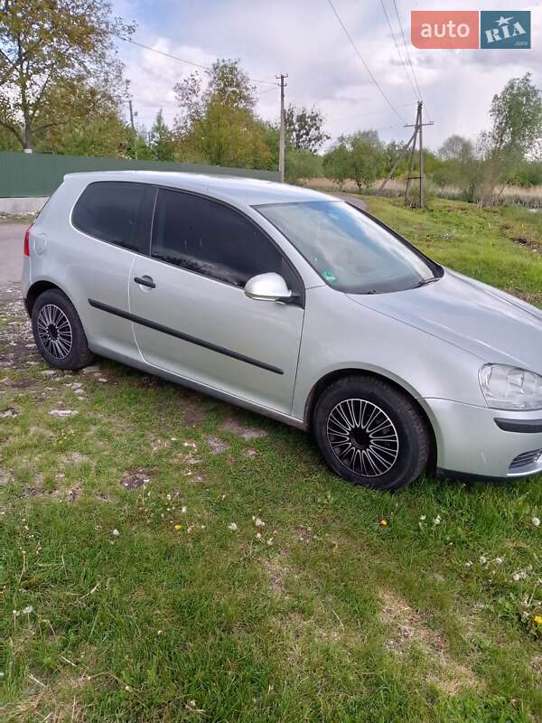 Хэтчбек Volkswagen Golf 2004 в Шептицькому