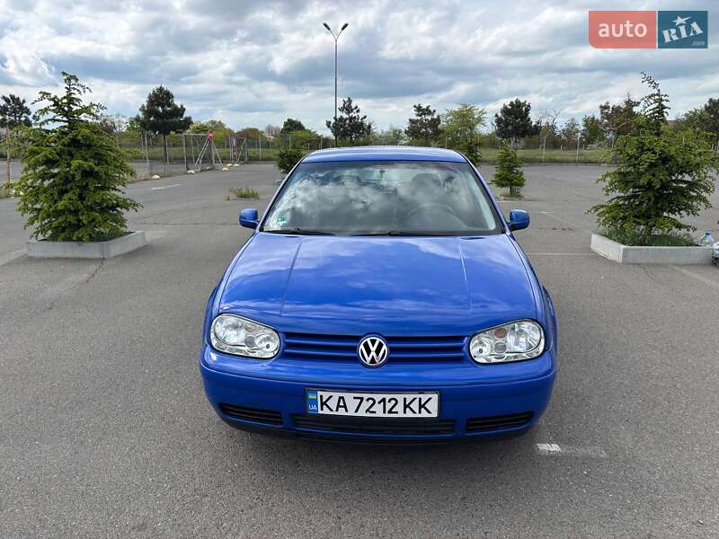 Хэтчбек Volkswagen Golf 2003 в Одессе