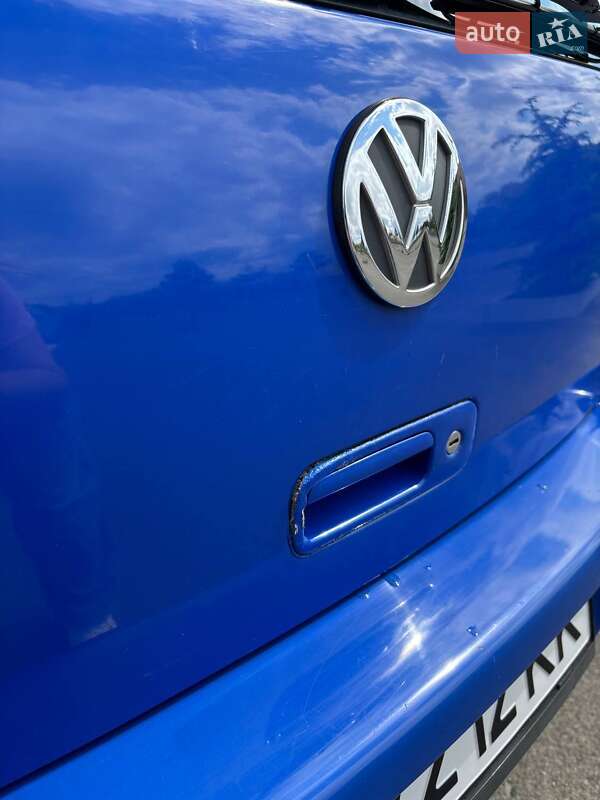 Хэтчбек Volkswagen Golf 2003 в Одессе