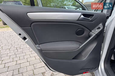 Хэтчбек Volkswagen Golf 2013 в 