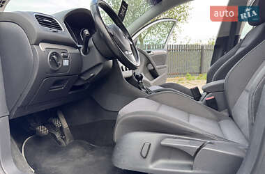 Хэтчбек Volkswagen Golf 2013 в 
