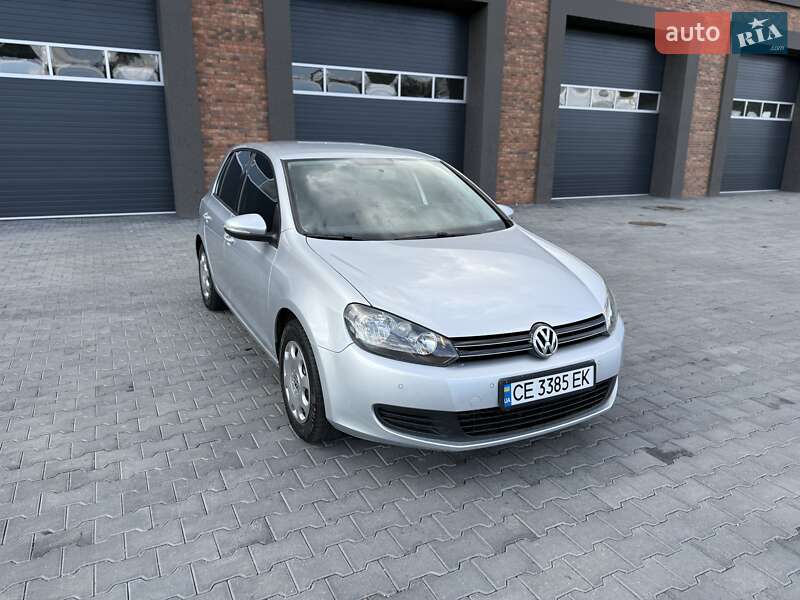 Хэтчбек Volkswagen Golf 2010 в 