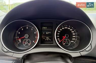 Хэтчбек Volkswagen Golf 2010 в 