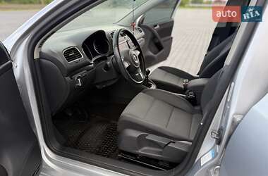 Хэтчбек Volkswagen Golf 2010 в 