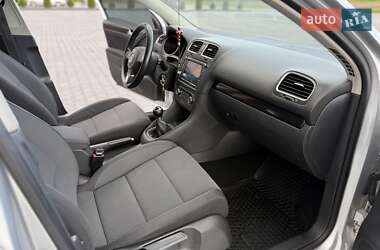 Хэтчбек Volkswagen Golf 2010 в 