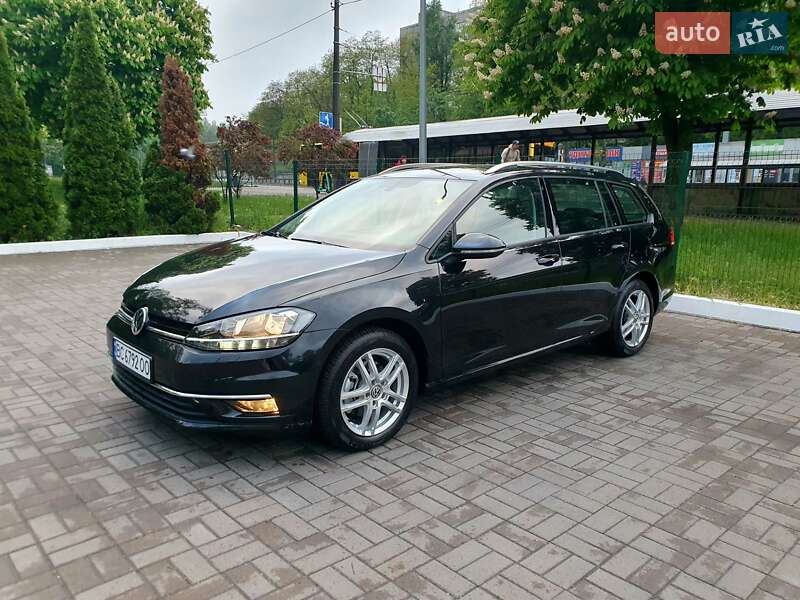 Універсал Volkswagen Golf 2020 в Києві