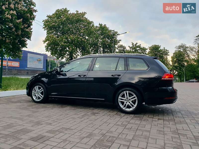 Універсал Volkswagen Golf 2020 в Києві
