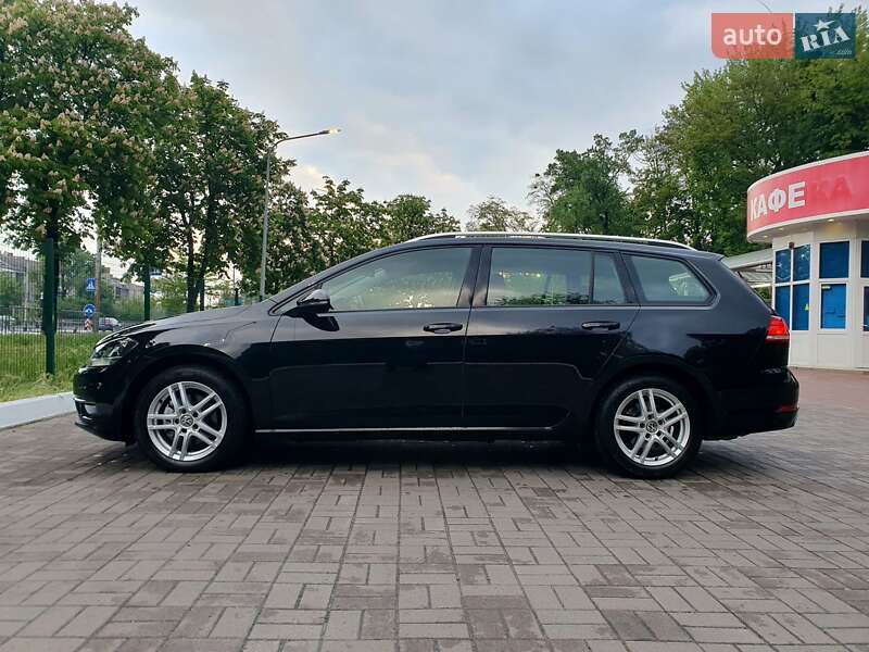 Універсал Volkswagen Golf 2020 в Києві
