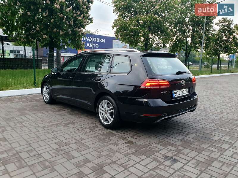Універсал Volkswagen Golf 2020 в Києві