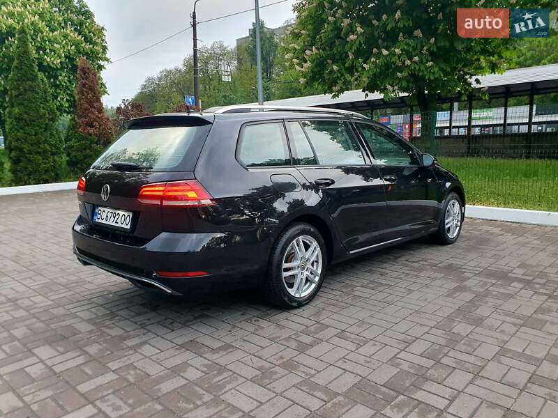 Універсал Volkswagen Golf 2020 в Києві