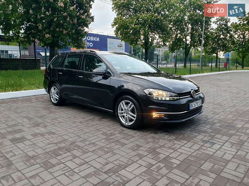 Універсал Volkswagen Golf 2020 в Києві