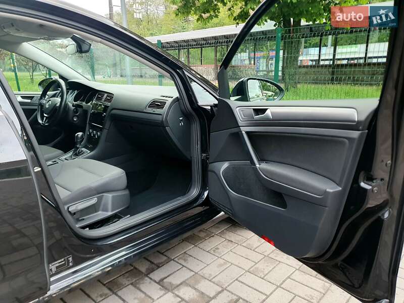 Універсал Volkswagen Golf 2020 в Києві