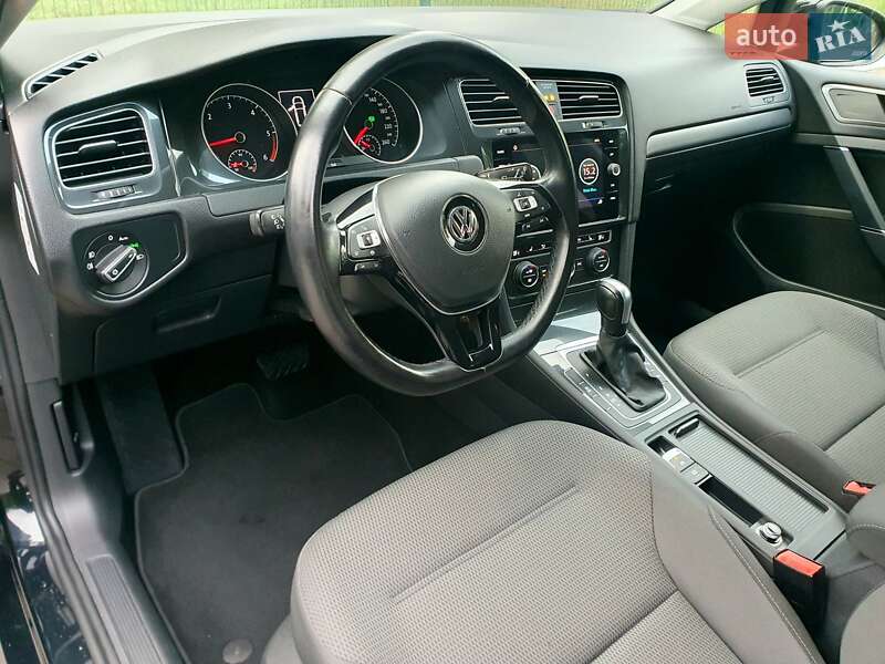 Універсал Volkswagen Golf 2020 в Києві