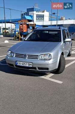 Хэтчбек Volkswagen Golf 2003 в 