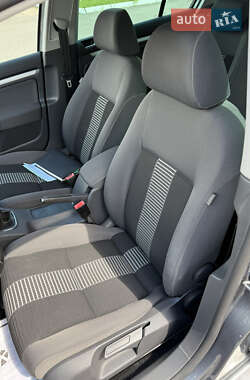 Хэтчбек Volkswagen Golf 2008 в 