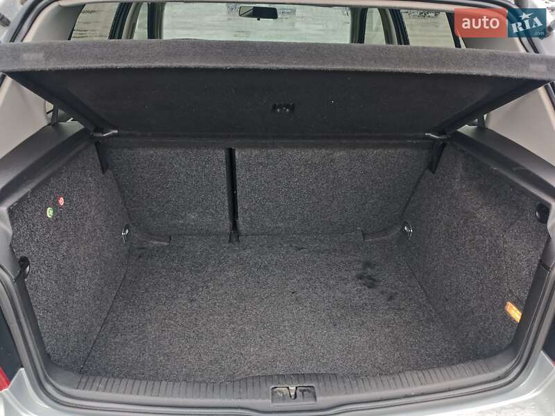 Хетчбек Volkswagen Golf 2003 в Харкові