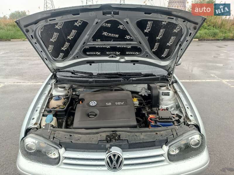 Хетчбек Volkswagen Golf 2003 в Харкові