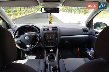 Хетчбек Volkswagen Golf 2006 в 