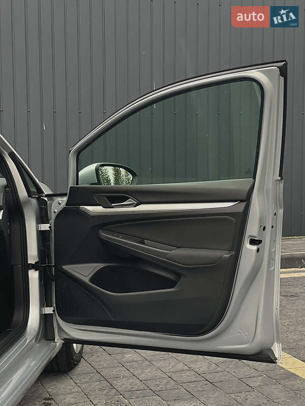 Універсал Volkswagen Golf 2021 в Львові