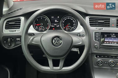Хетчбек Volkswagen Golf 2016 в 