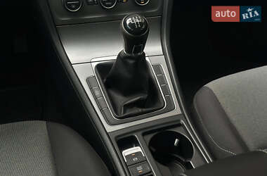 Хетчбек Volkswagen Golf 2016 в 
