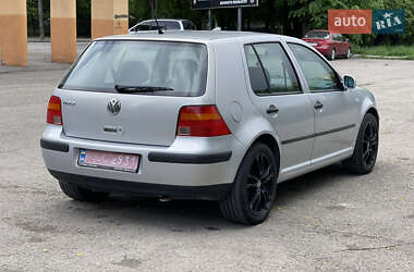 Хэтчбек Volkswagen Golf 2000 в 