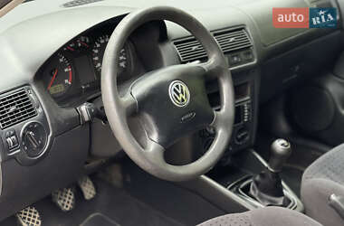 Хэтчбек Volkswagen Golf 2000 в 