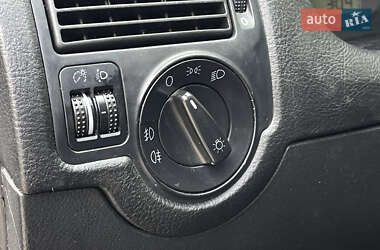 Хэтчбек Volkswagen Golf 2000 в 